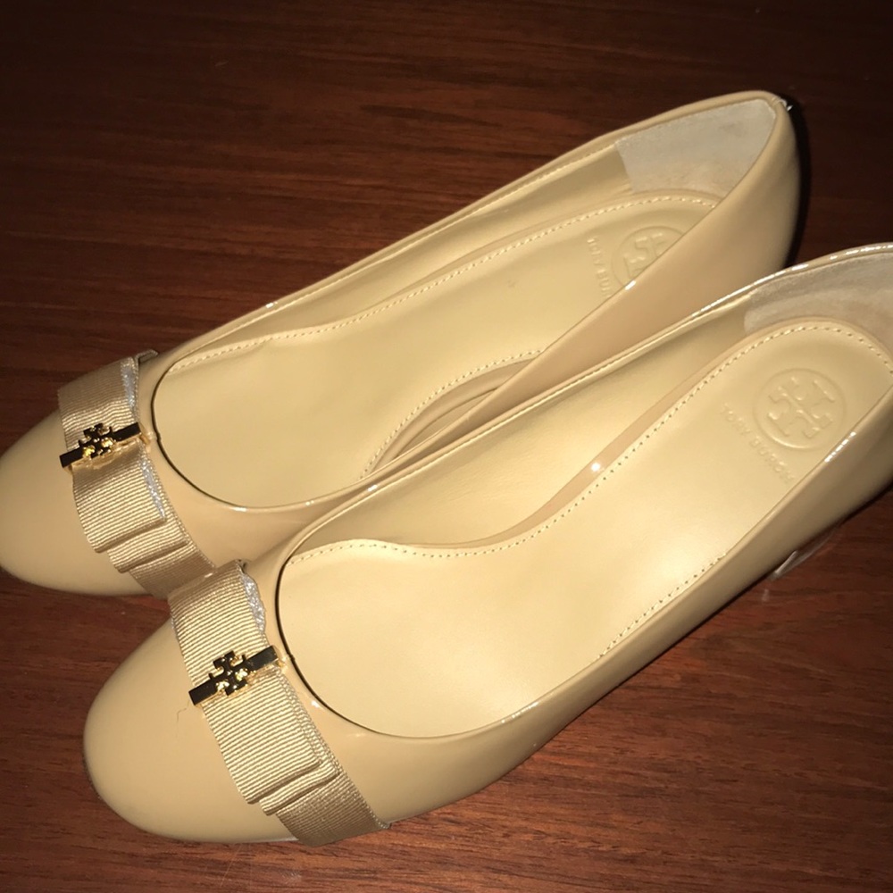 Tory burch Trudy Camellia pump